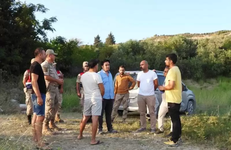 Samandağ Kaymakamı Emre Dündar, Toplu Konut Yapılacak Araziyi Inceledi 