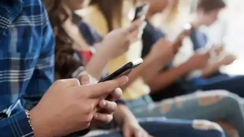 Öğrenciler 10 Gb Interneti Ekim'de Kullanmaya Başlayacak