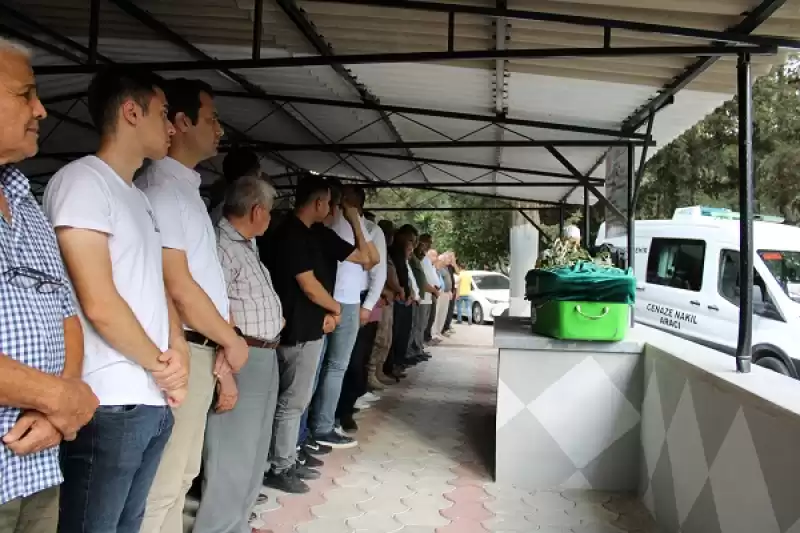Hatay'da Hayatını Kaybeden Başhekim Için Hastanede Tören Düzenlendi 