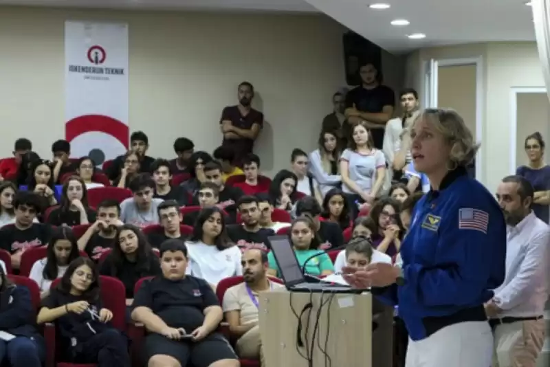 Emekli NASA Astronotu Metcalf-Lindenburger, Hatay'da öğrencilerle Buluştu 