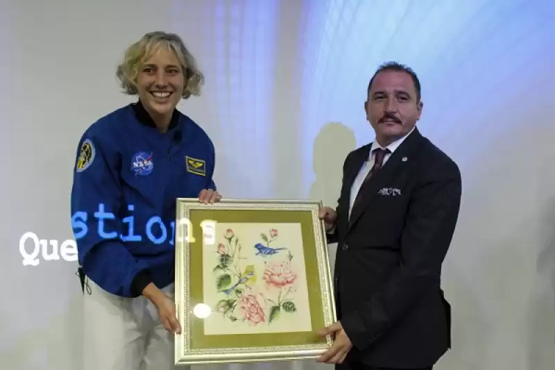 Emekli NASA Astronotu Metcalf-Lindenburger, Hatay'da öğrencilerle Buluştu