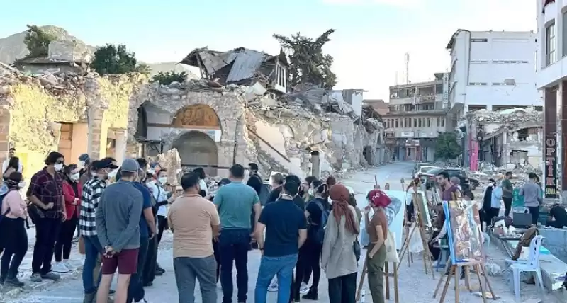 Yıkıntılar Arasında Sanat Yaptılar