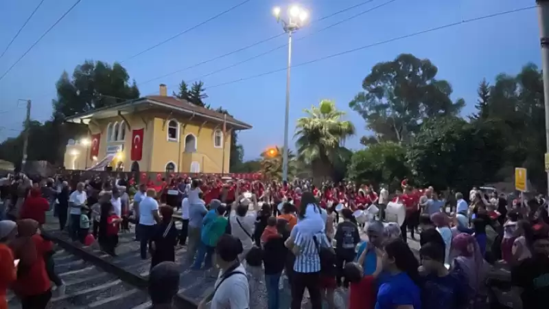 Hatay'da Süslenen Tren, Kurtuluş Savaşı'nda Ilk Kurşunun Atıldığı Dörtyol'a öğrenci Taşıdı