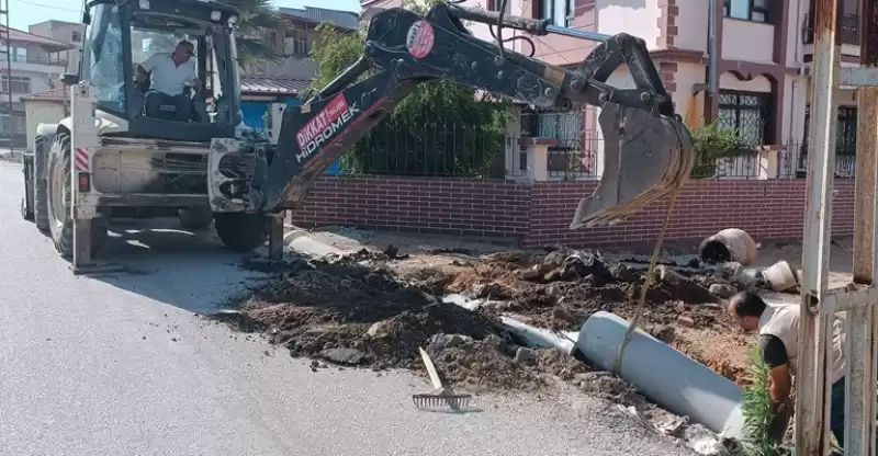 Samandağ Belediyesi, Tüm Ekipleriyle Birlikte Sahada çalışmalarını Sürdürüyor