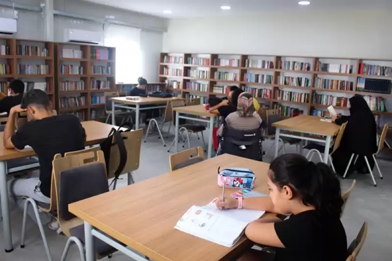Üniversiteliler Hatay'daki Depremzede öğrenciler Için Kütüphane Kurdu