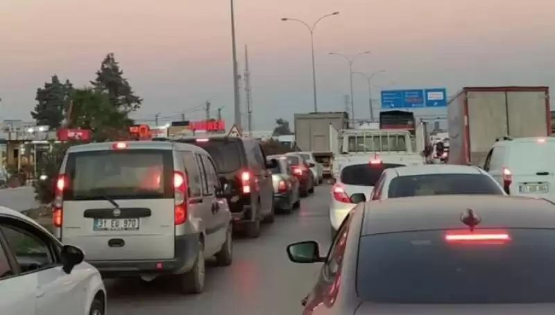 Honda Kavşağı’ Trafiği Sürekli Gündemde Ama Kimse De çözmek Için Adım Atmıyor!