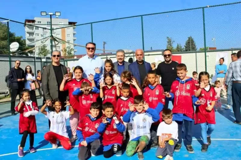 Beşiktaş Kulübü Başkan Adayi Arat, Belen’de Depremzedelerle Buluştu