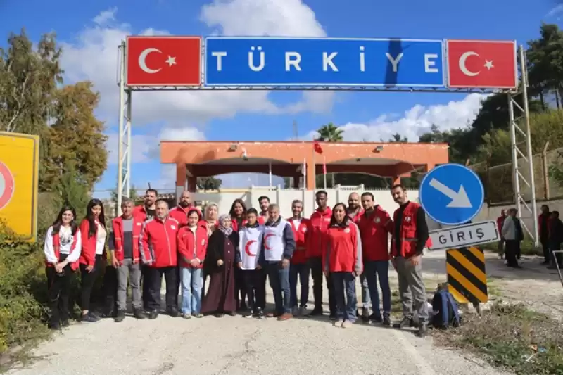 Depremde Annesi, Ablası Ve 2 Ağabeyini Kaybeden Suriyeli çocuk, Babasına Kavuştu