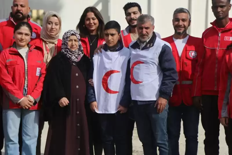 Depremde Annesi, Ablası Ve 2 Ağabeyini Kaybeden Suriyeli çocuk, Babasına Kavuştu