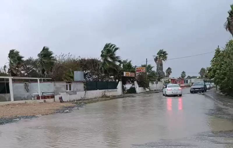 Hatay'da Sağanak Ve Fırtına Yaşamı Olumsuz Etkiledi