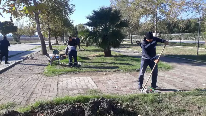 Park Ve Yeşil Alanların Bakım çalışmalarını Antakya Belediyesi Yürütüyor