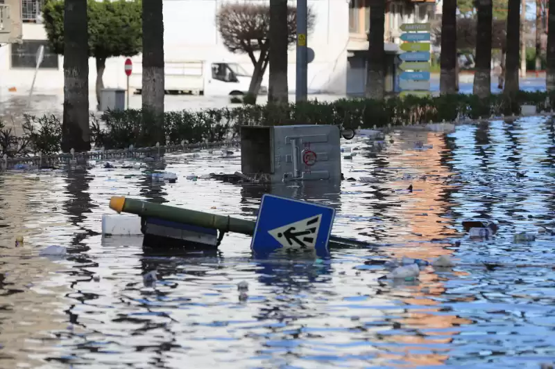 Hatay'da İskenderun'da Sağanak Ve Kuvvetli Rüzgar Hayatı Olumsuz Etkiledi