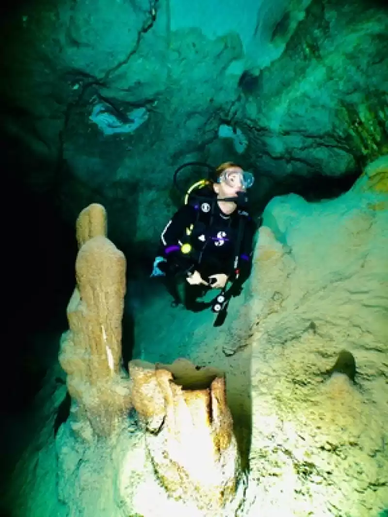 Hatay'ın Peribacalarını Andıran Su Altı Mağarası, çok Sayıda Dalış Tutkununu Ağırlıyor