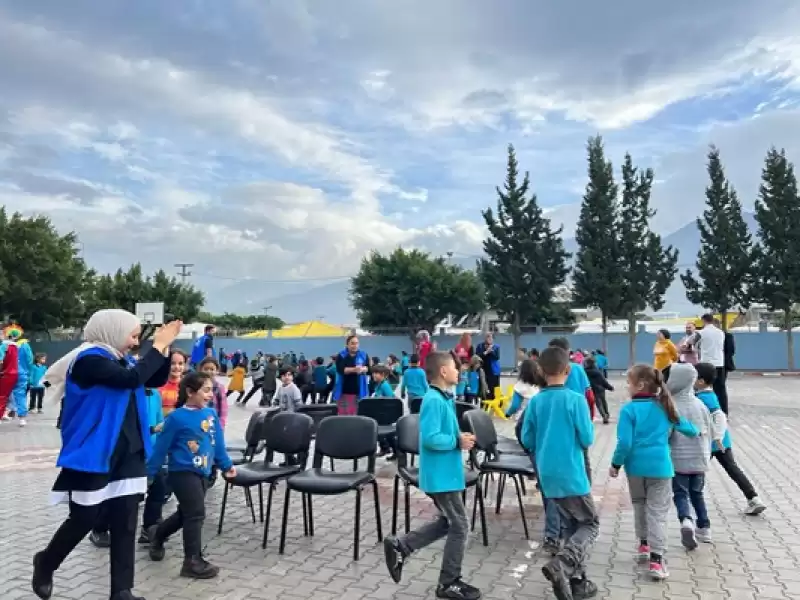 Hatay'da Hasarlı Binanın Yıkımına Tanık Olan öğrencilere Moral Etkinliği