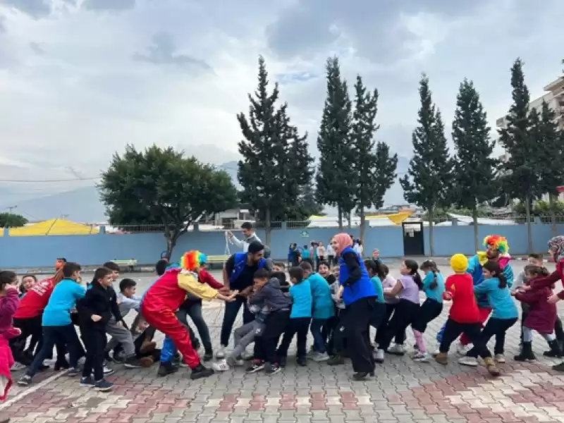 Hatay'da Hasarlı Binanın Yıkımına Tanık Olan öğrencilere Moral Etkinliği