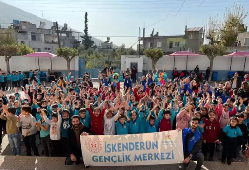 Hatay'da Gönüllü Gençlerden Depremzede çocuklara Moral Etkinliği 