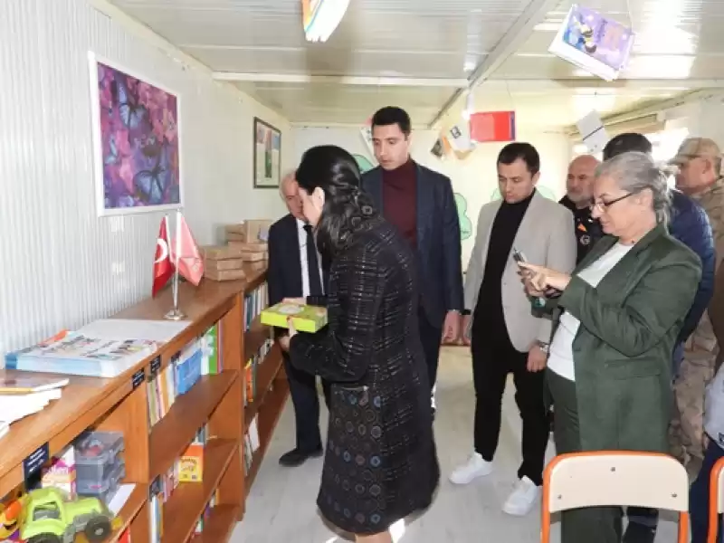 Samandağ'daki Konteyner Kentte Kütüphane Açıldı