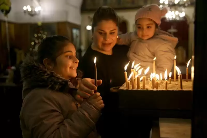 Hatay'da Depremlerde Az Hasar Alan Kilisede Geleneksel Noel Hediyeleri Dağıtıldı