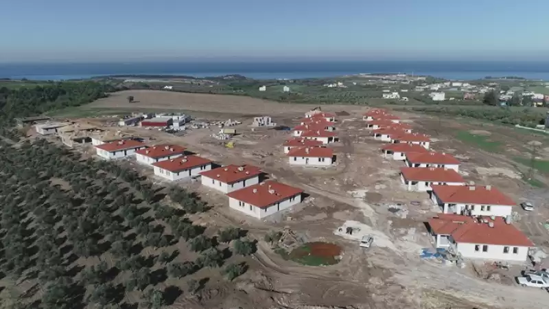 Hatay'ın 13 Ilçesinde 2 Bin 355 Köy Tipi Afet Konutunun Inşası Sürüyor