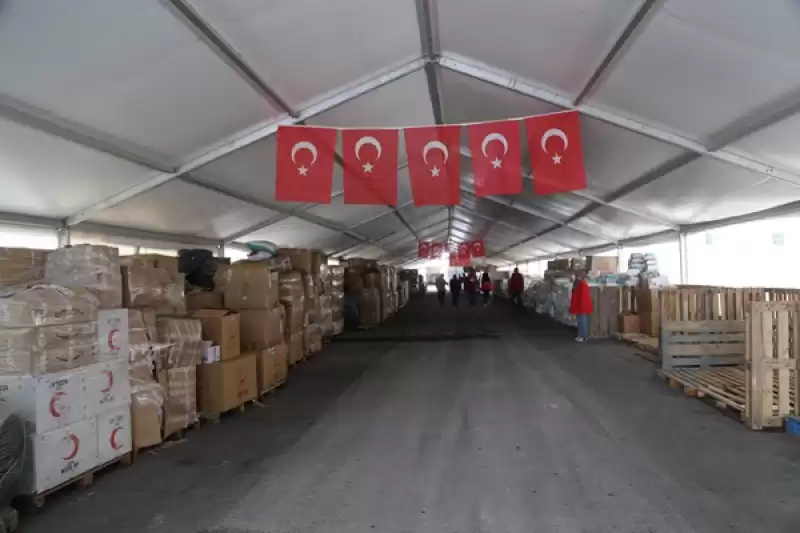 Hatay'daki Bağış Depolarından Depremzedelerin Her Türlü Ihtiyacı Karşılanıyor