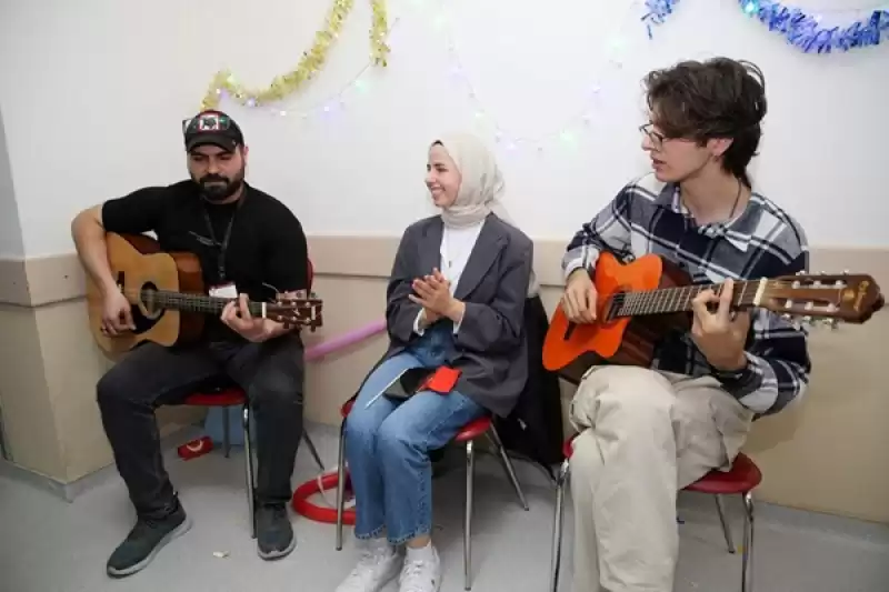 Hatay'da Hastanede Tedavi Gören çocuklar Için Yılbaşı Eğlencesi Düzenlendi