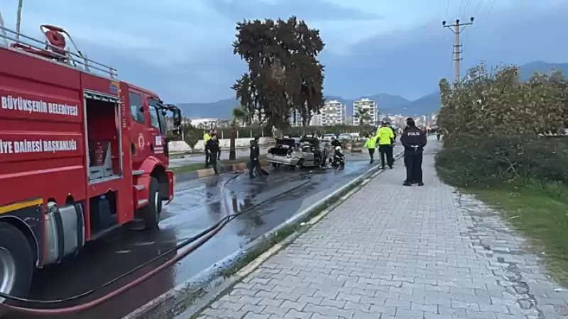 Hatay'da Iki Otomobilin çarpıştığı Kazada 6 Kişi Yaralandı