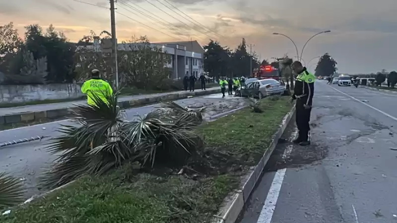 Hatay'da Iki Otomobilin çarpıştığı Kazada 6 Kişi Yaralandı