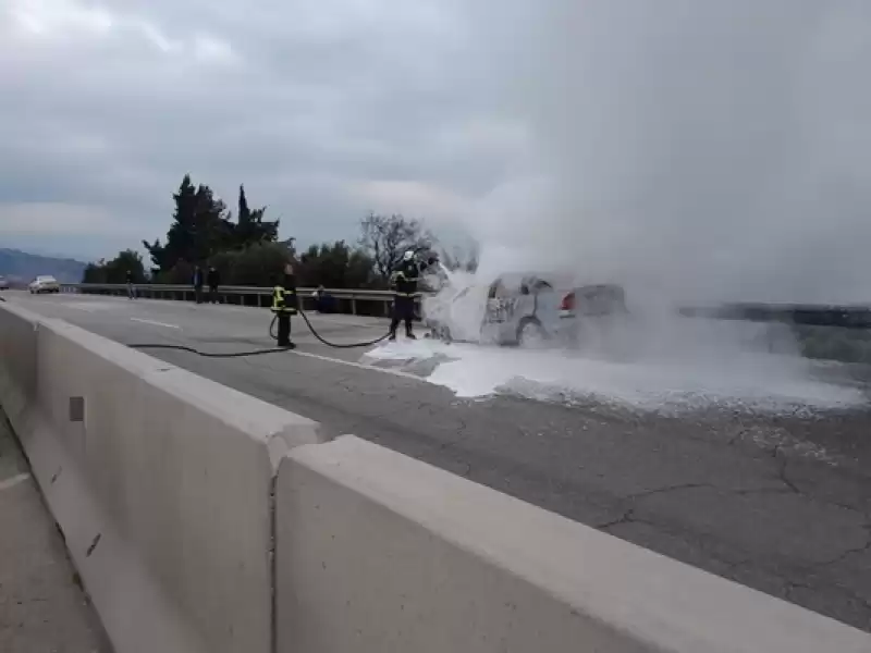 Hatay'da Otomobilde çıkan Yangın Söndürüldü