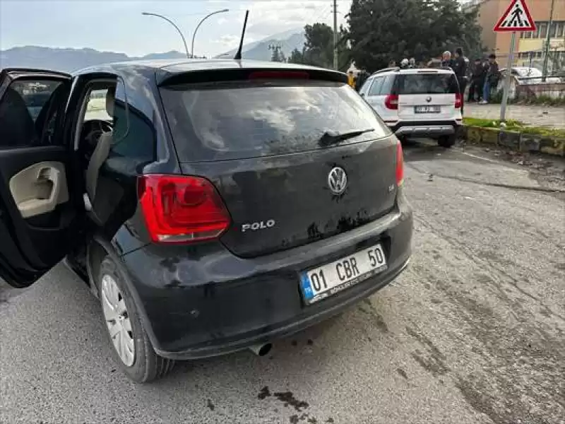 Hatay'da Trafik Kazasında Iki Otomobilde Hasar Oluştu