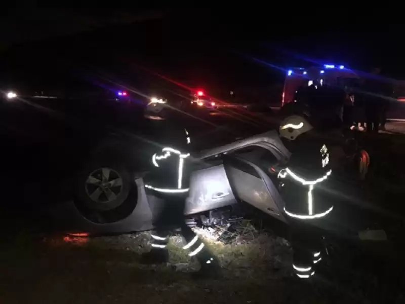 Hatay'da Hafif Ticari Araç Ile Otomobilin çarpıştığı Kazada 3 Kişi Yaralandı