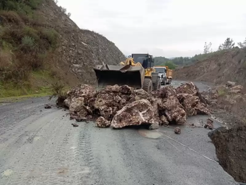 HBB Fen Işleri 12 Ilçede Etkili Müdahalelerde Bulundu