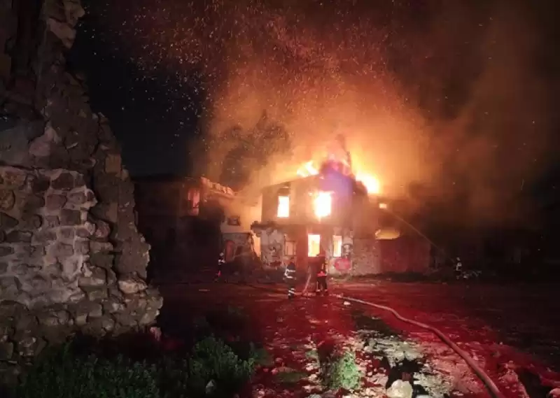 Hatay'da Hasarlı Kafede çıkan Yangın Söndürüldü