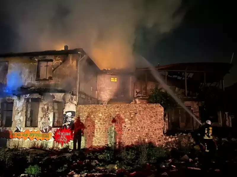 Hatay'da Hasarlı Kafede çıkan Yangın Söndürüldü