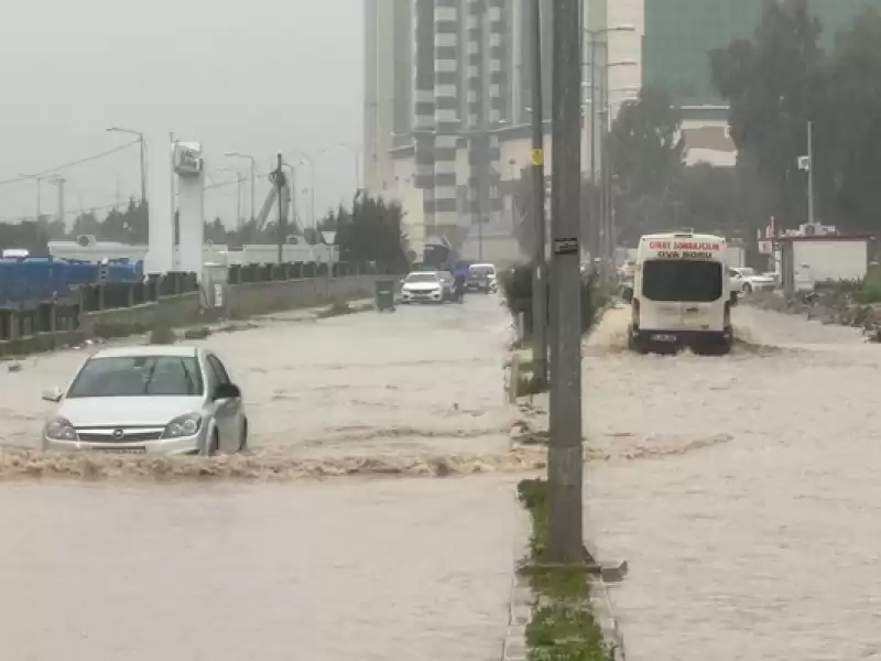 Antakya'da Sağanak Hayatı Olumsuz Etkiledi