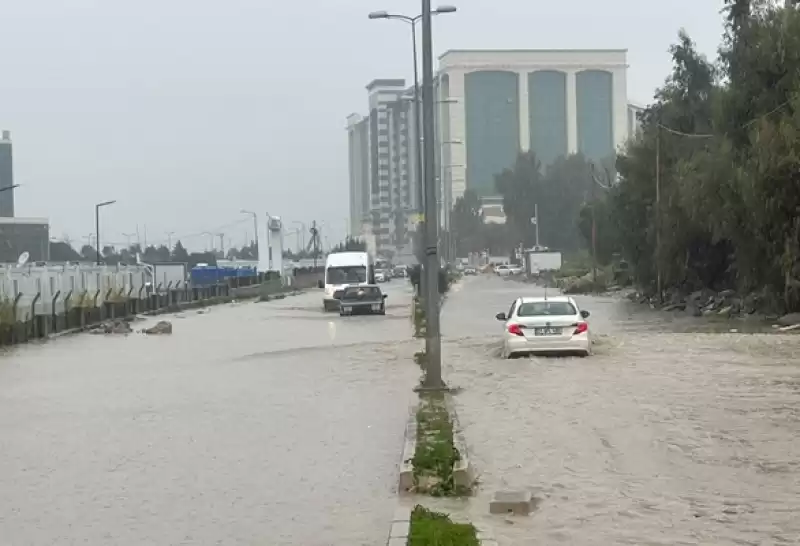 Antakya'da Sağanak Hayatı Olumsuz Etkiledi