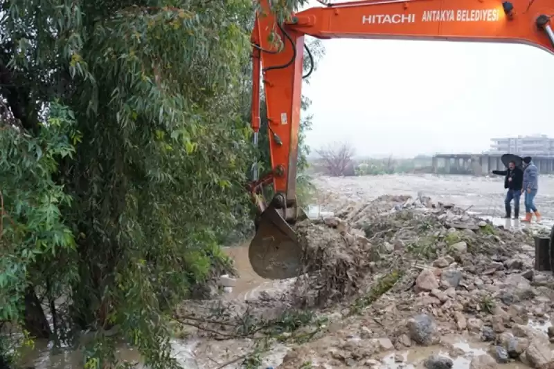 Antakya Belediyesi Ekipleri Yağışlar Süresince Vatandaşları Yalnızı Bırakmadı!