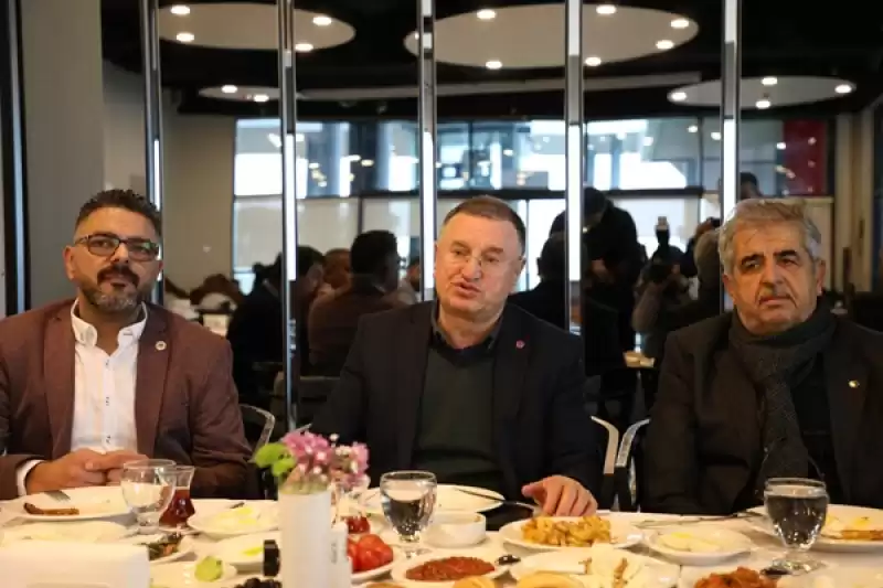 Başkan Savaş 15 Ilçenin Muhtarlar Derneği Ve Konfederasyon Başkanı Ile Bir Araya Geldi