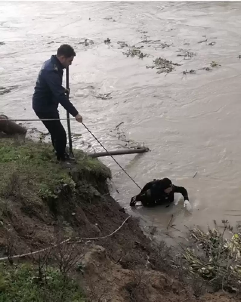 Hatay'da Tahliye Kanalında Erkek Cesedi Bulundu