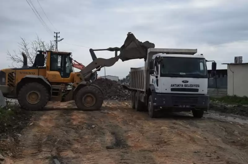 Antakya Belediyesi Asfalt Atağı Güzelburç Mahallesi’nde Sürdü