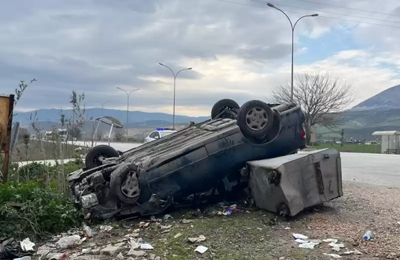  Hatay'da Devrilen Otomobildeki 6 Kişi Yaralandı