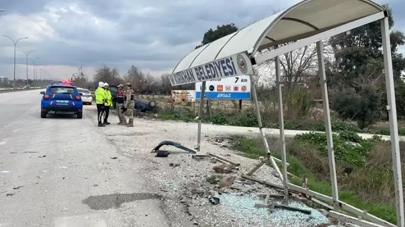  Hatay'da Devrilen Otomobildeki 6 Kişi Yaralandı