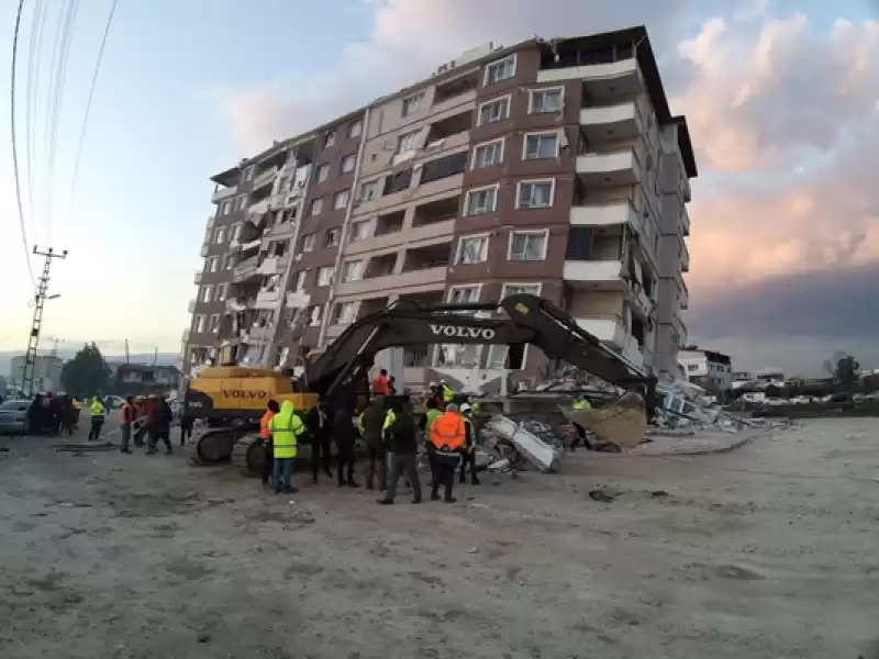 Depremde 9 Kişinin öldüğü Apartmanın Müteahhidi Yaptığı Binayı Hatırlamıyormuş