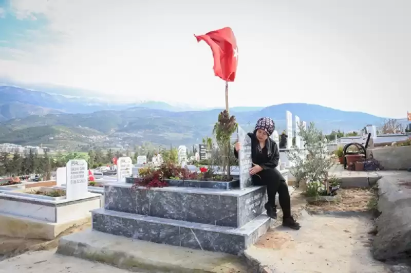 Depremde Eşi Ve Kızıyla Yaşamını Yitiren AA Muhabiri Burak Milli özlemle Anılıyor