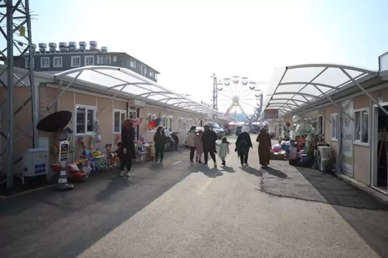 Hatay'da Depremzede Esnaf Prefabrik çarşılarda Hizmet Veriyor