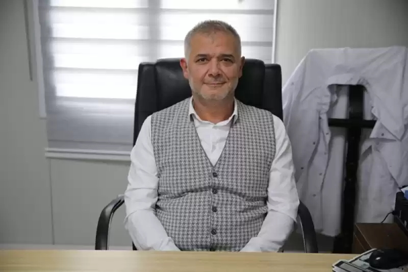 Depremde Anne Ve Babalarını Kaybeden Başhekim Kardeşler, Afetzedelere Hizmet Veriyor