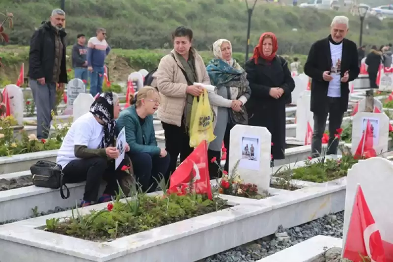 Hatay'da Depremlerin Birinci Yılında Mezarlık Ziyareti