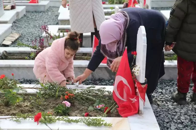 Hatay'da Depremlerin Birinci Yılında Mezarlık Ziyareti