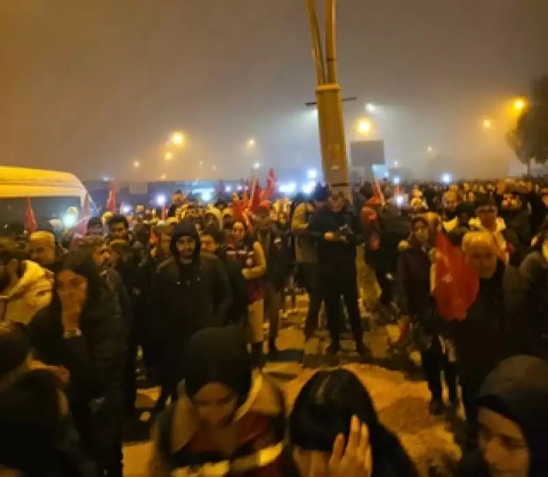Deprem şehitlerini Anma 'da 'protesto' Sesleri Yükseldi!