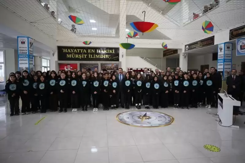 Hatay'da öğrenciler Depremde Hayatını Kaybedenlerin Anısını Kurdukları Koroyla Yaşatıyor