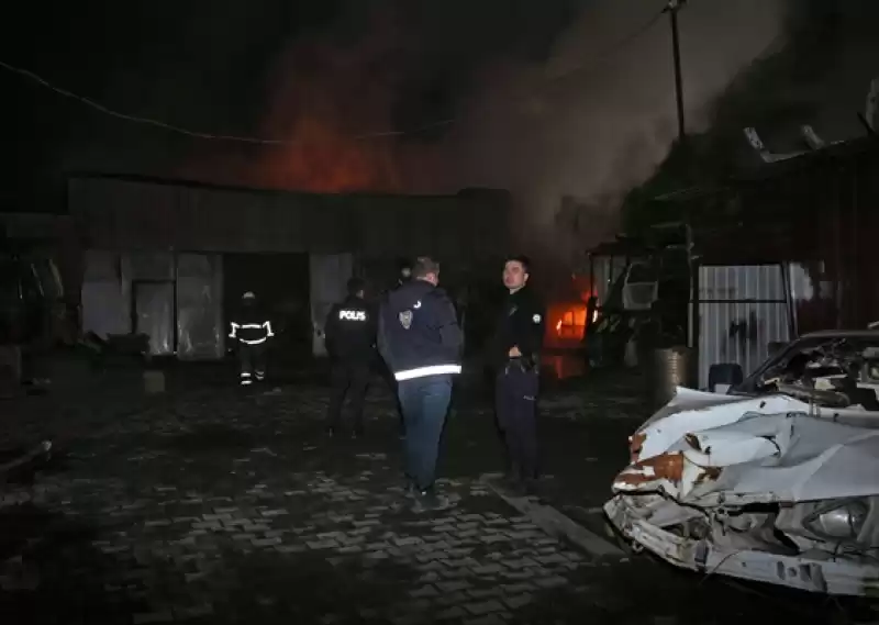 Hatay'da Oto Yedek Parça Işletmesinde çıkan Yangın Söndürüldü